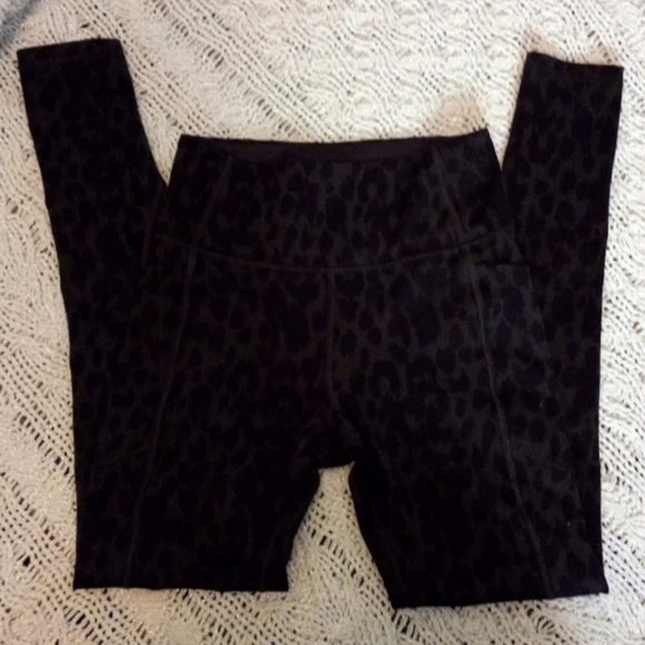 NWOT Victoria's Secret Leopard Print Hig Rise Leggings, Size 4, Gray and Black - Picture 5 of 5